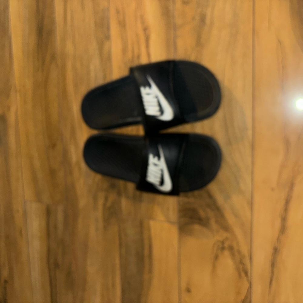 Nike slides size 8